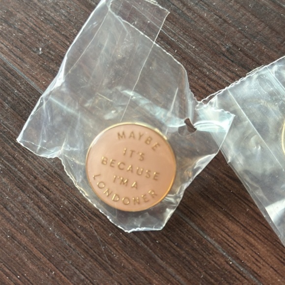 Set of five Burberry pins London, London Bus - Picture 3 of 6